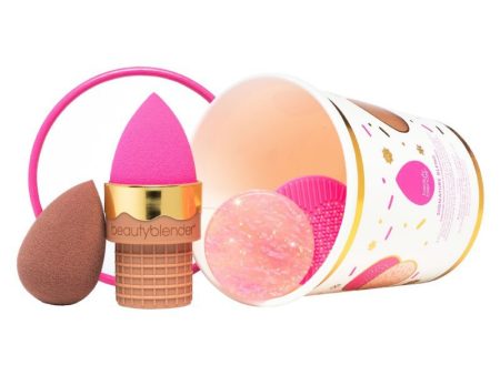 Makiažo kempinėlių rinkinys BeautyBlender Signature Blend BB27788, rinkinį sudaro: 2 makiažo kempinėlės, 1 muiliukas, silikoninis padelis, dėkliukas +dovana Previa kosmetikos priemonė Discount